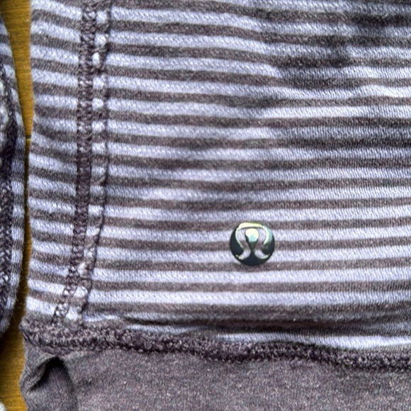 Lululemon Reversible Sweater size 2 - Picture 3 of 3